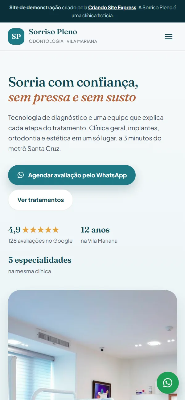 Site da clínica de demonstração Sorriso Pleno aberto no celular